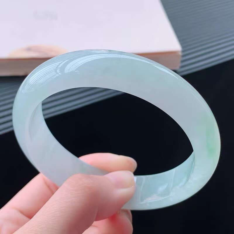Wachsartiger, einfarbiger Schm – Bracelets Bewertung und Preis