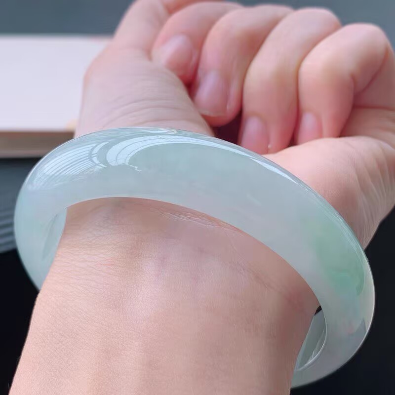 Wachsartiger, einfarbiger Schm – Bracelets Bewertung und Preis