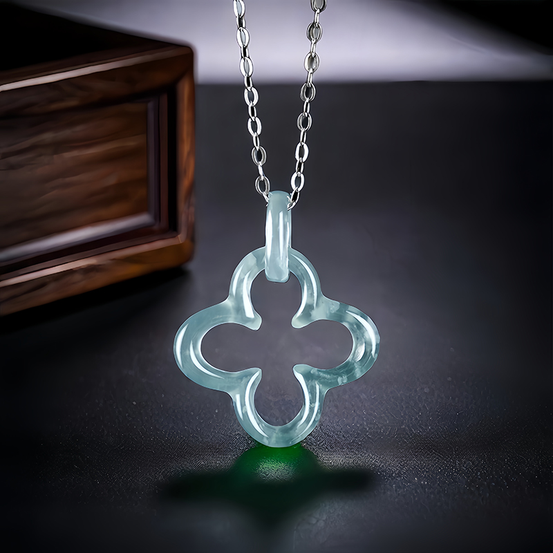 Blaue Myanmar Jadeit vier blät – Necklaces Bewertung und Preis