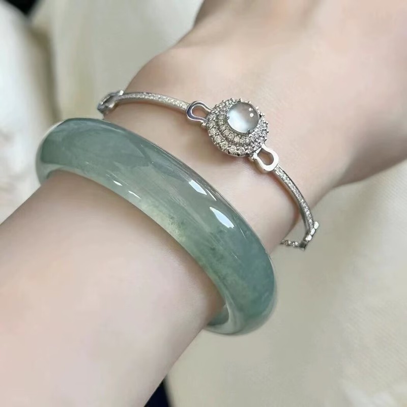 Armband mit Blumenmustern aus  – Bracelets Bewertung und Preis