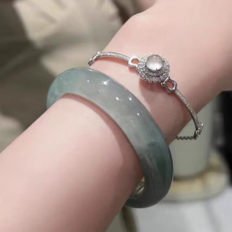 Armband mit Blumenmustern aus  – Bracelets Bewertung und Preis